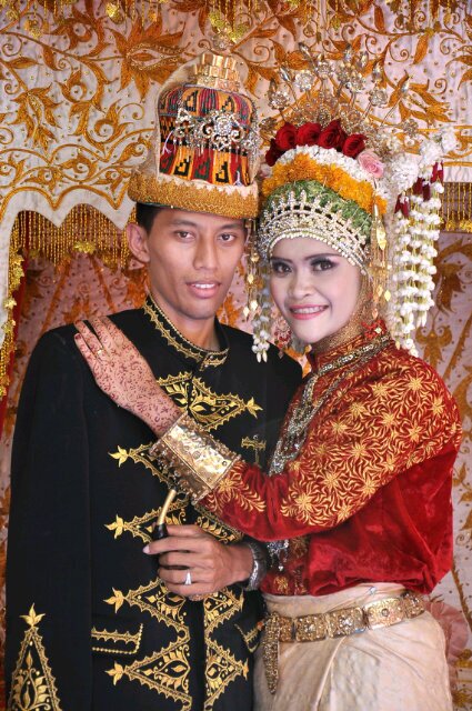 This my live, I'm a muslim.. A wife to Zulfikri :* mommy and father are my life.. God is working on every prayers, Allah bless me ♥