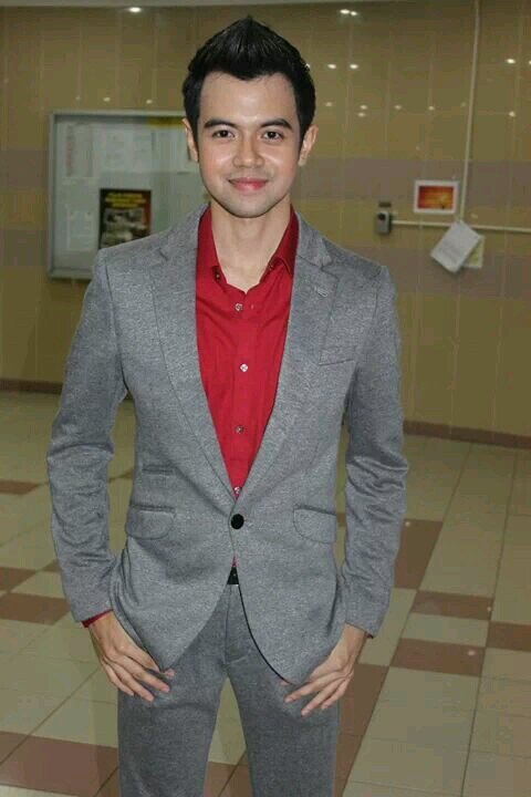 Azhael(af2013), cimb wealth advisor, degree in e-business at KLMU, facebook = azhar mohd, instagram = azhar_azhael