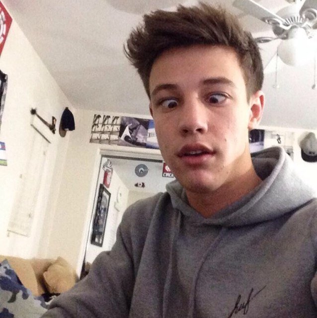 Hey guys i love cameron dallas!! I follow back :)
