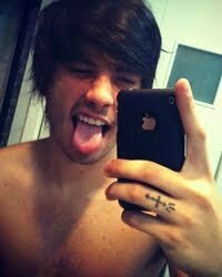 eu sou akele q nao desiste,sou akele q existe em nss amr .quer me conhecer aperte follow ae
