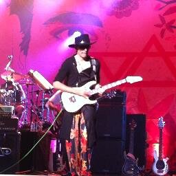 artrenoi's profile picture. 