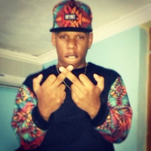 MichalNathan's profile picture. Follow Me ! Point barre