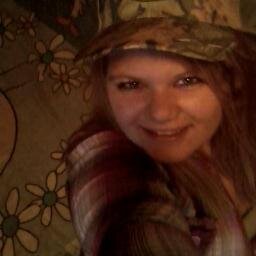 Singer, Songwriter, Loves mud, One Direction, Country Music, and BVB;D