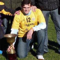 soy un crack trabajando , jugando al handball 
y mi futuro es tener mi propio equipo y ser  personal trainer. otros de mis sueños es jugar en river plate o dt
