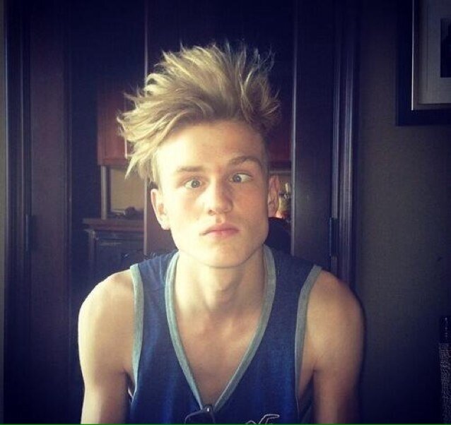 One Direction ~TheVamps ~ McFly