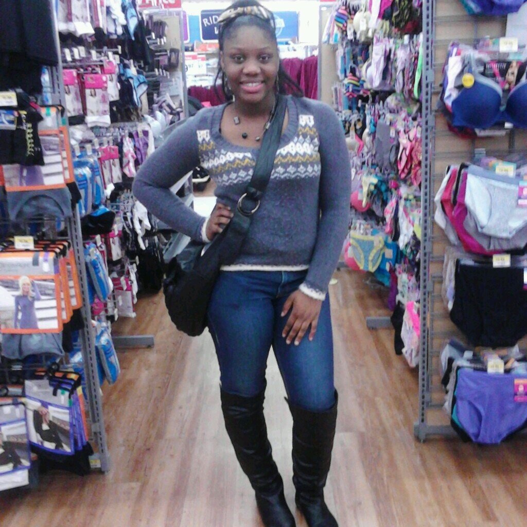 Living life to the fullest.. ||Senior!!! c/o 14|| Kik: qua_isthename|| Ig: qua_isthename|| Follow me! :) :*:)