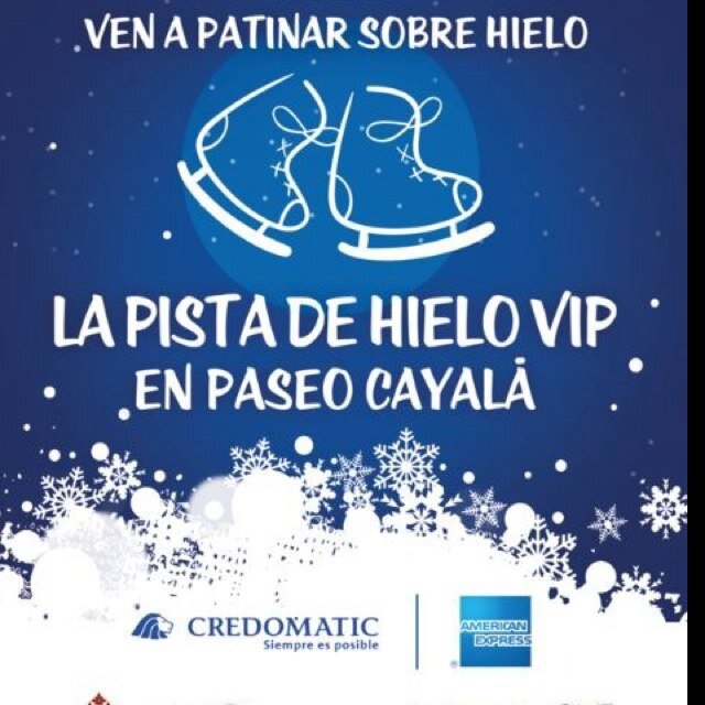 Una pista de hielo para pasartela de lo mejor con tu familia!!! Te esperamos de lunes a domingo de 10am a 930pm esten atentos a las promos