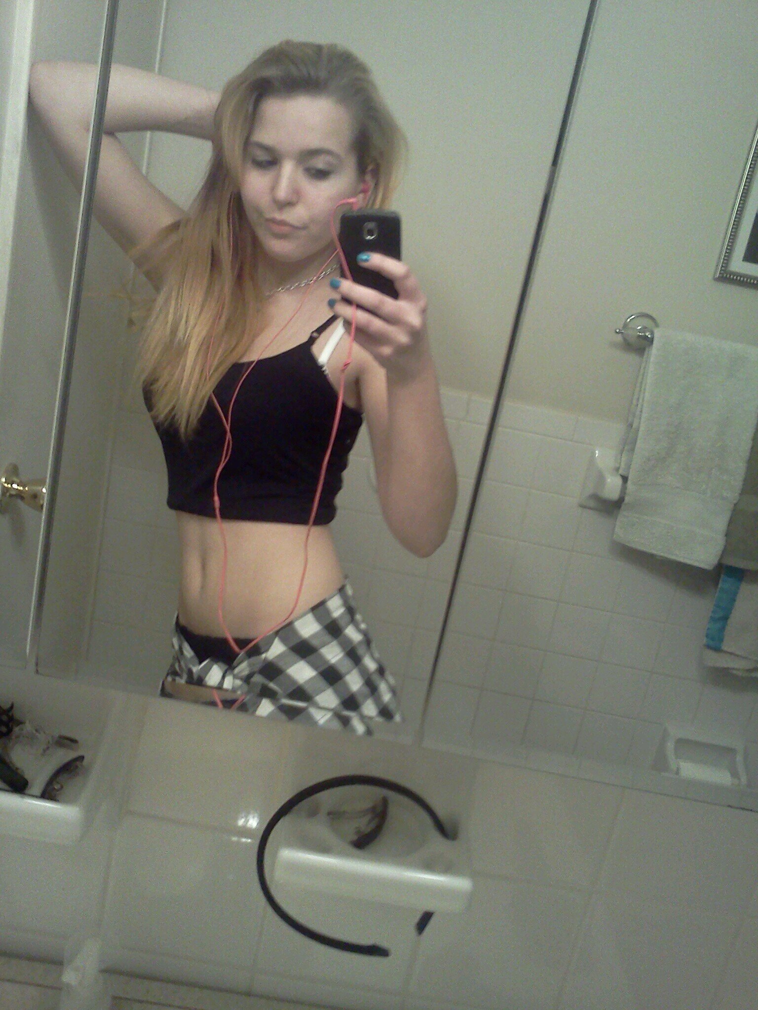 #TeamFollowBack  Follow Back I Don't Bite ;) I'm European, American, Canadian, German, Russian, and Irish #EuropeanPrincess #NoLie