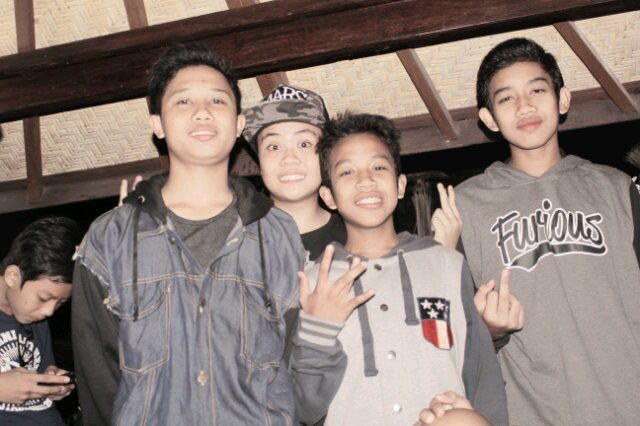 Follback just mention ☺|| I was a guy who wants to be successful and happy parents ☺O:) | 26E7EE38.