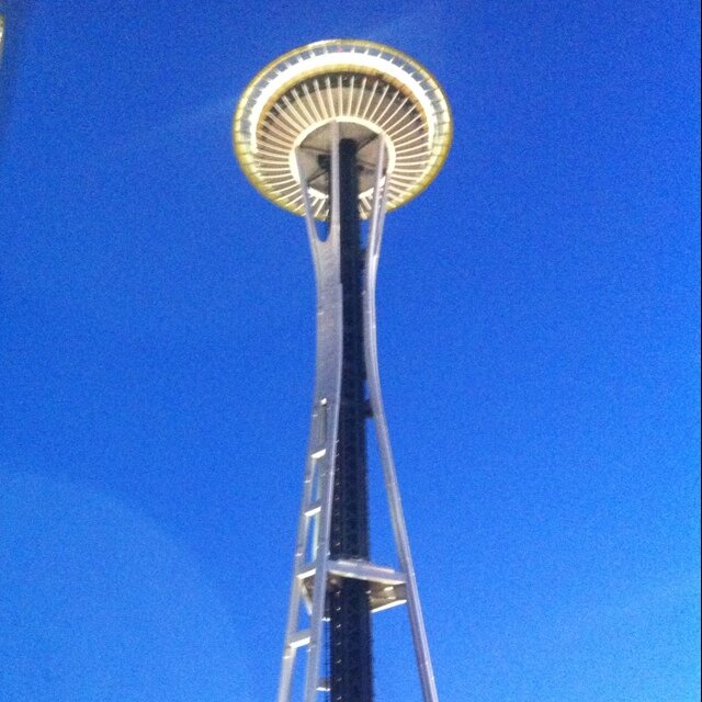 Seattle DJ and music enthusiastic #basstherapy @itsofuzzzyy
