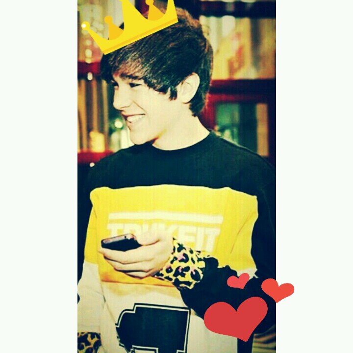 PLEASE FOLLOW @datMAHONEaddict since she gave you a free follow.