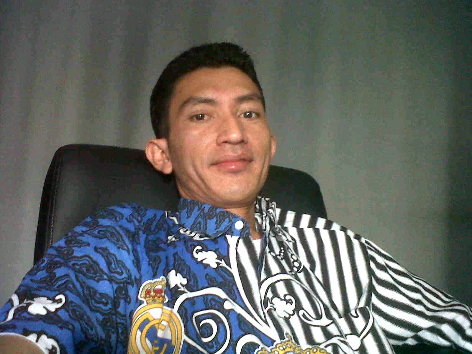 it's me...i'm not you, i'm not him, and i'm not them •|• PERTAMINA •|• BUSSINES •|• CATLOVER's •|• Madridista De Indonesia