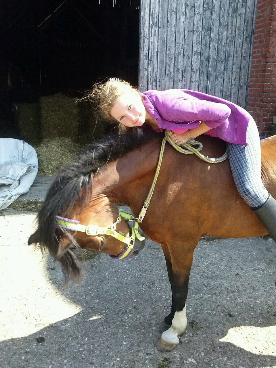 thara is mij alles.Love my zusjes love you.Ilove mij familie love you