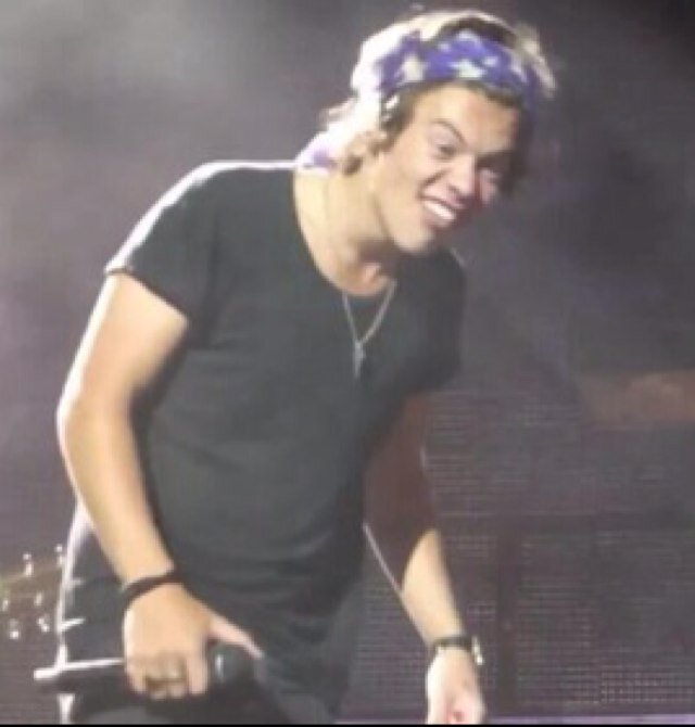 if you're going to be two faced at least make one of them pretty One Direction ~ hurryup/5
