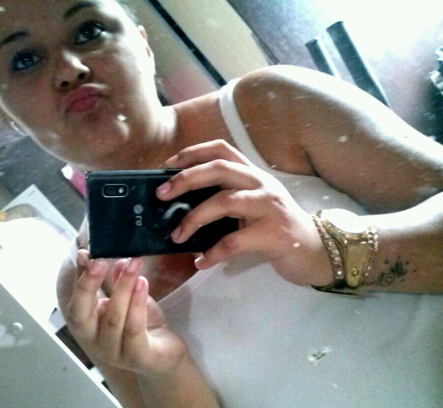 'Gaúcha ,GRÊMISTA ♥ , Ciumenta !!!!*-*SIGNO  VIRGEM ,estudante do 2º ano na etep '
' 
  *-_-*