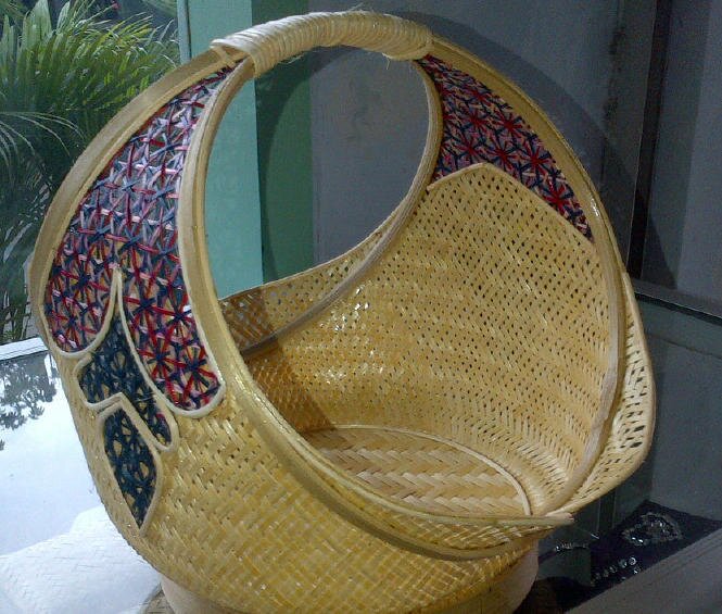 We are exporter/supplier of Indonesian BambooCraft. Please contact Osing.Banyuwangi@gmail.com | Skype : putrowangi | PIN BB : 330f20c6