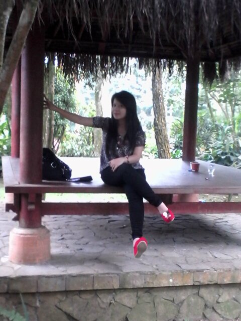 chysarariana's profile picture. Hidup itu adalah anugerah jadi apapun yg TUHAN rencanakan untuk kita' kita harus selalu bersyukur .karena semua itu akan indah pada waktunya