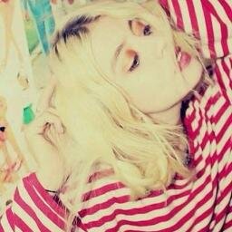 15. Slytherin. Segunda hija de Draco y Astoria. Narcisista, consentida, egocéntrica, bipolar y oportunista. Señor Owen♥