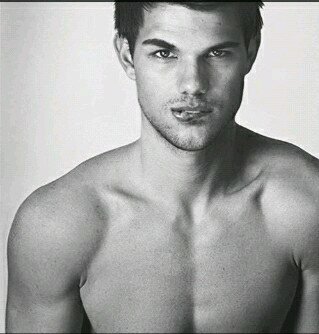 taylor lautner para mi tu eres mas que una persona eres...... yo tu fan