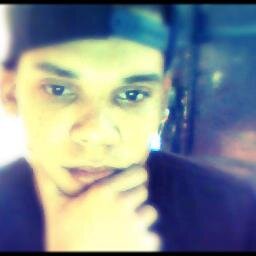 Mas é novembro e eu não percebi as flores morrendo
Agora, qual rosa eu darei à Deus? ♪