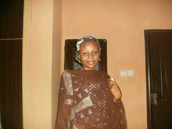Happily married and mother of 3 beautiful kids...& a manchester united fan too!!!