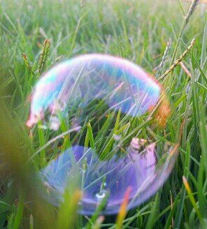 BubbleDream418's profile picture. ‏‏‏انا انسآنةة احمل في داخلي  رووح حنوونة و لكنها تتعب عندمآآ تضيق بي الحيآآة ابكي ومن ثم احكم بعقلي حجم احتيآجي لست مثآلية و لكن نيتي طآهره و هذا يكفيني ..