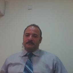 مستشار قانونى يرانى الجميع اعرف كل شئ الا اننى ان صدقتهم فلاتاكد اننى لم اتعلم شئ