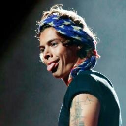Witam was jestem Harry i lubie banany YOŁ   @LouisTextsPL  @LiamsTextsPL @MalikTextsPL @HoranTextsPL Follow me → Follow back