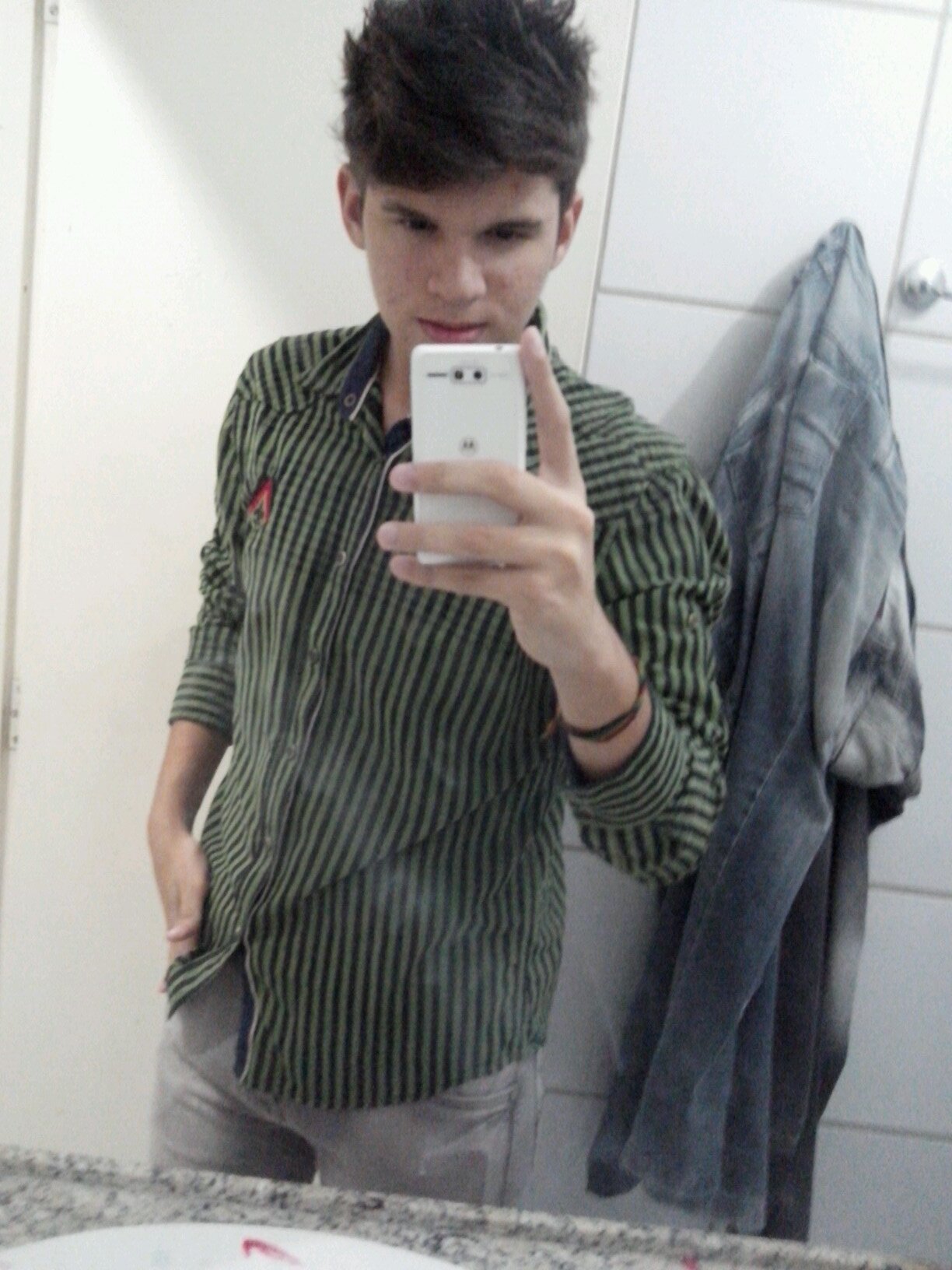 DamasioNetoo's profile picture. , quem olha pra fora sonha , quem olha pra dentro acorda. ;&