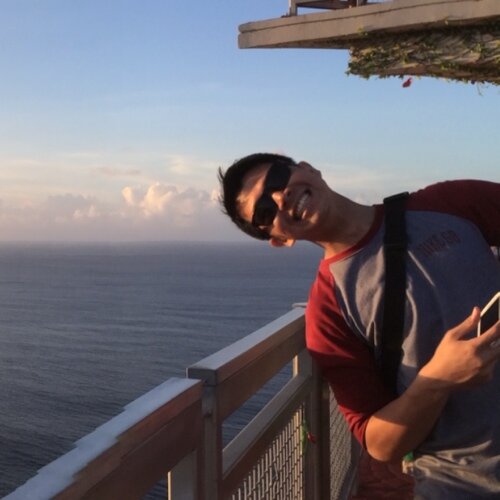 30歳。ホテルや旅行、食べることが好き。人材紹介系の会社勤務なので、転職相談とか聞きます。
