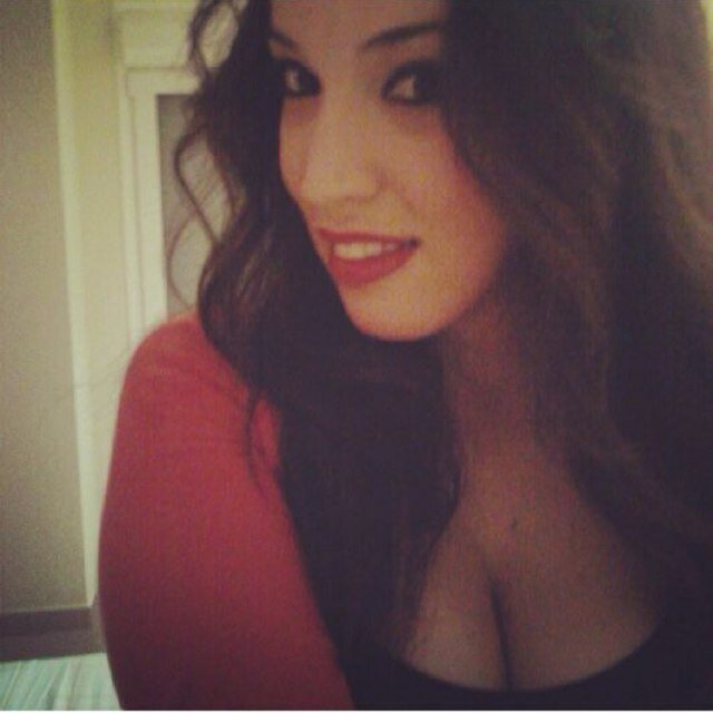 follow my instagram: LauraDayxo1