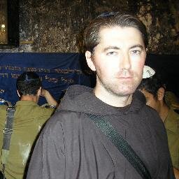 Fraile capuchino, escritor de novela policiaca.