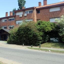 Estamos ubicados en Punta del Este, en la parada 26 de pinares, camino a la Laguna.
