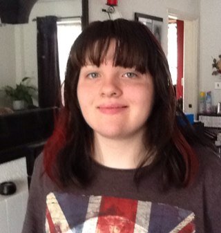 hi my name is lauren marshall you can call me lolz . My idol is my family . I'm single alway here to chat or tweet