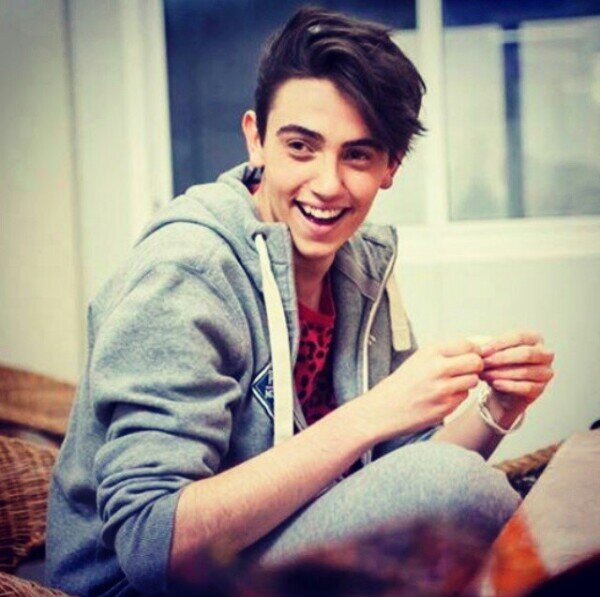 official Michele Bravi fan club on Twitter