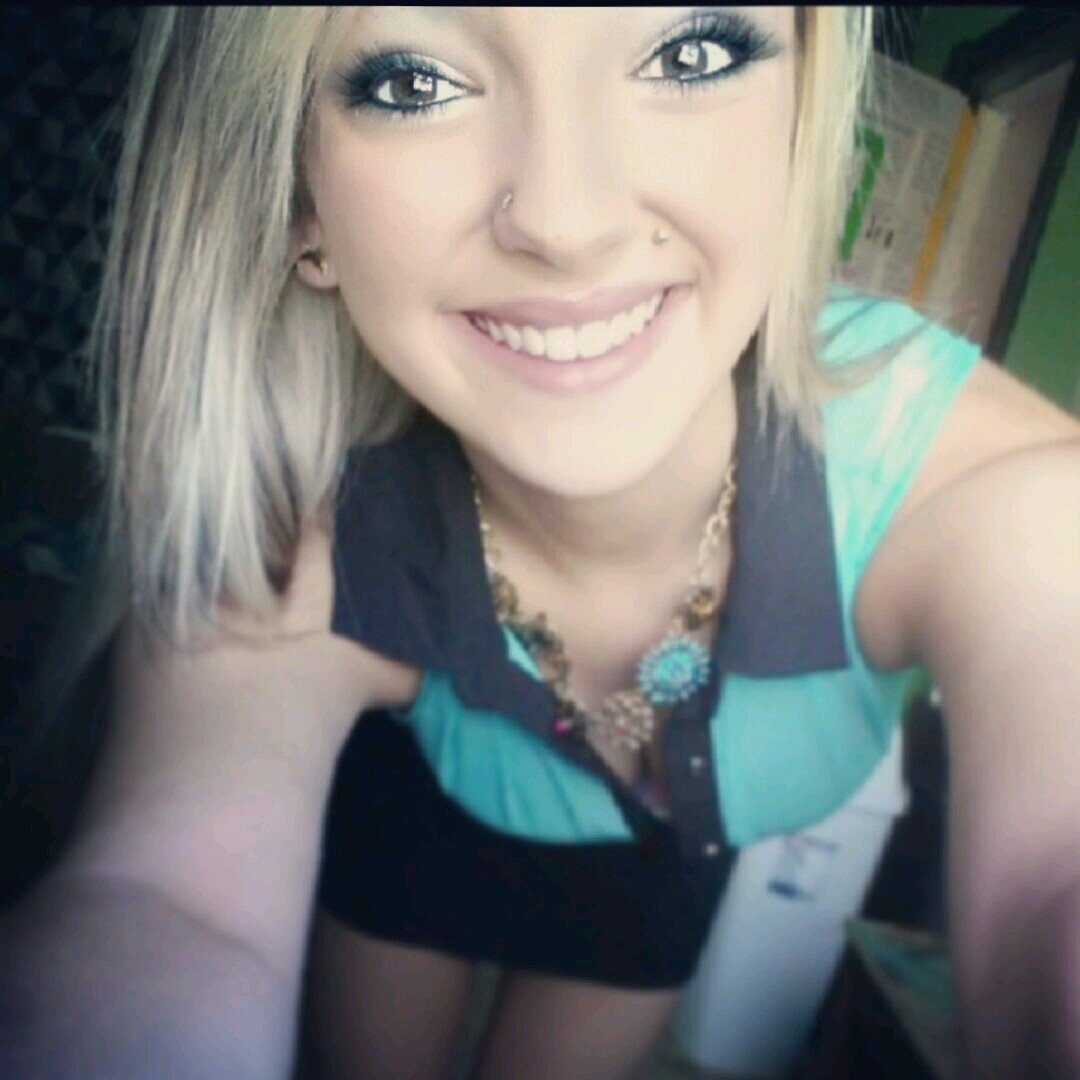 °• Crazy•°&easy to get along with, unless you say something stupid to piss me off(; •° follow me(: ★