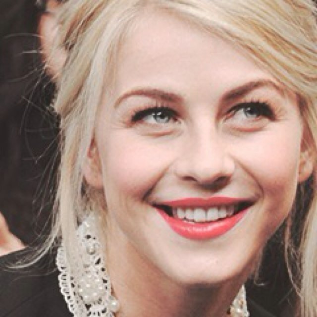 Here to support julianne hough And fans! @juliannehough Im from the uk!