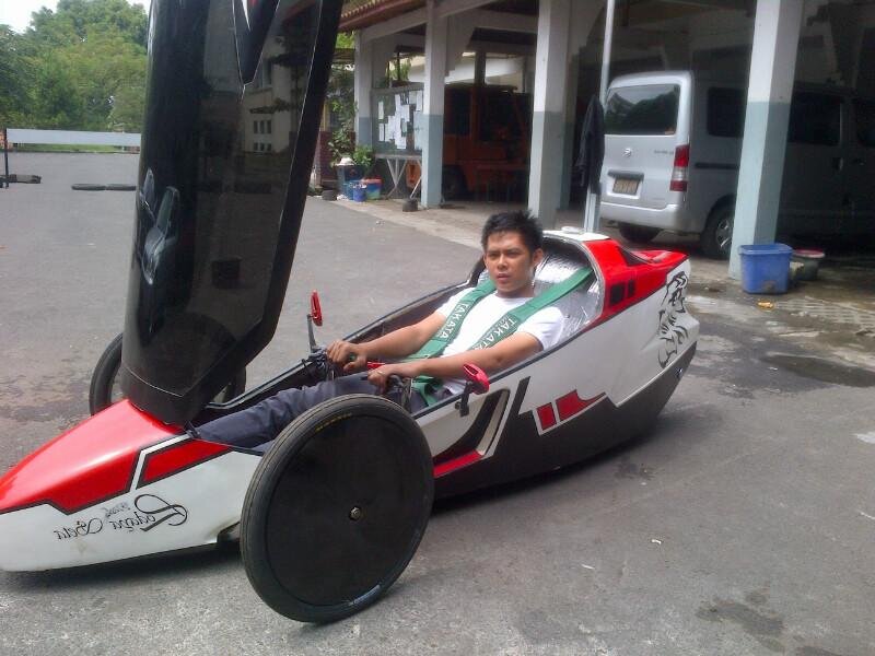 HRD.GA Nissan Prov Banten •Owner of 'Retona' automotive works 

live a good life with my wife @kikitaputri