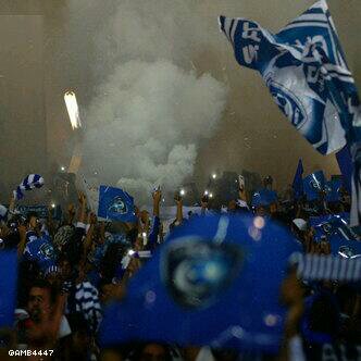 أعشق الهلال.  قلبي ينبض بالهلال. دمي أزرق للهلال. بطولاته تجري في عروقي. وأمواجه الزرقاء تسحبني إليه. ولعيبته يتمشون في عقلي