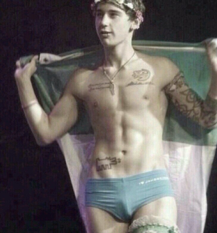 Hi. I'm Luke Brook's right testie, i'm the more ambitious of the two and often like to come out and see you Janoskianators