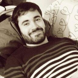 Creo más en crear que en creer. Escribo y corrijo en @esferalibros y @HarperCollinsIB. Mi vida la sustentan las historias de ficción.