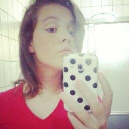 “A felicidade é sinônimo de que a vida não corre em vão, portanto, esqueças as tristezas, ame quem te ama de verdade, e de valor a quem merece''  @Mari_Serpe s2