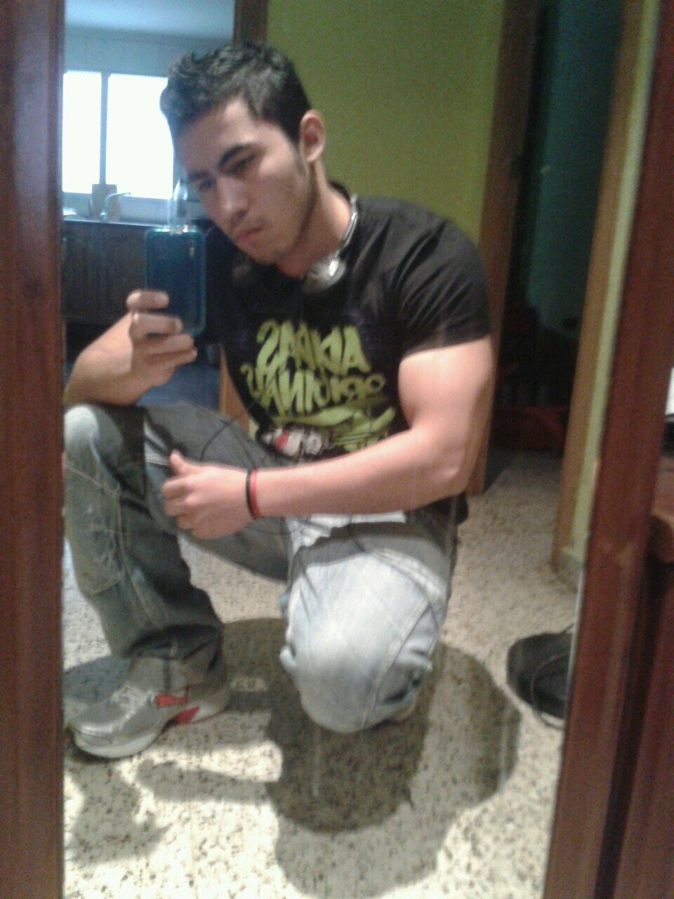 fuerzo una sonriza sabiendo q mi ambicion sobrepasa muxo mi talento