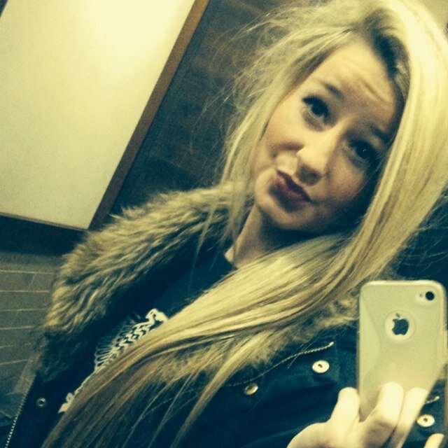 Chloescrasexoxo's profile picture. 