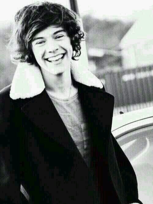 Can you please follow @LovingMyNialler and not this acc? :)