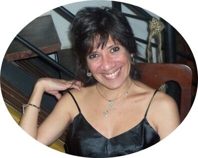 Docente de Literatura, poeta, cinéfila y cantante de a ratos...