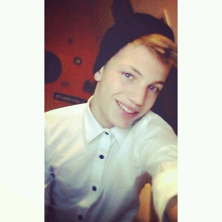 insta: 135nick/15 years/fucked up/ party life/ live the life to survive