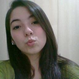 Não ligo que me olhem da cabeça aos pés..porque nunca farão minha cabeça e nunca chegarão aos meus pés♥♥♥
