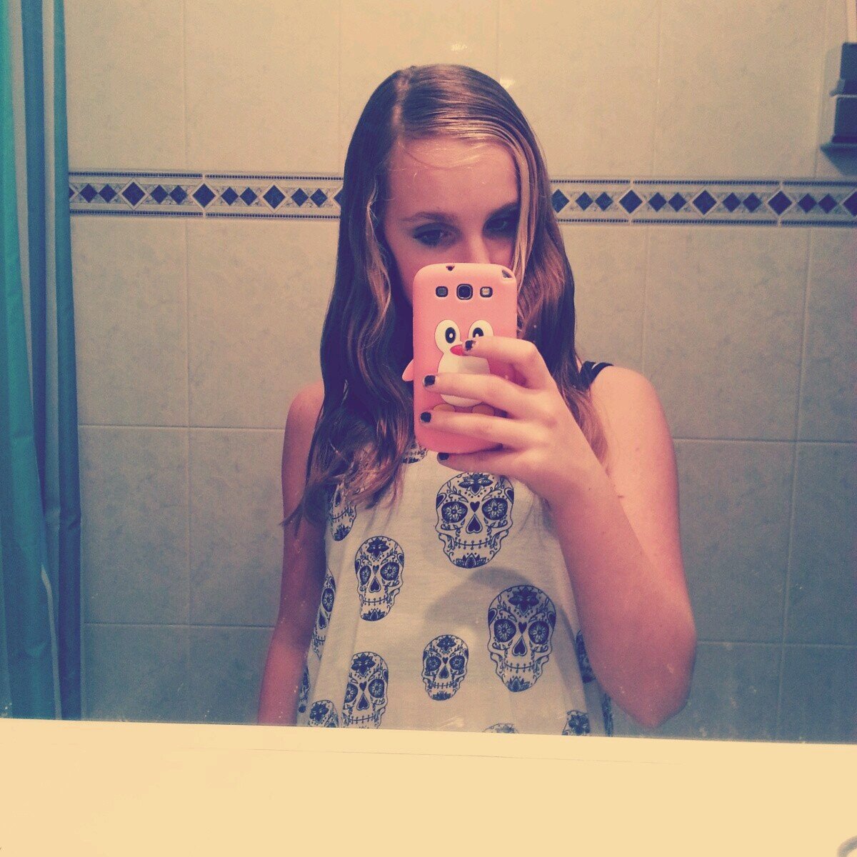 girl ~ 13 years old ~ friendss ~ single ~ love my life ♡