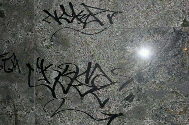 Cuenta especializada en Graffiti real y vandal. Wildstyles. Throws ups. Bombing. Murales. Realismos. Bose y Noba. Toyacos no pls.